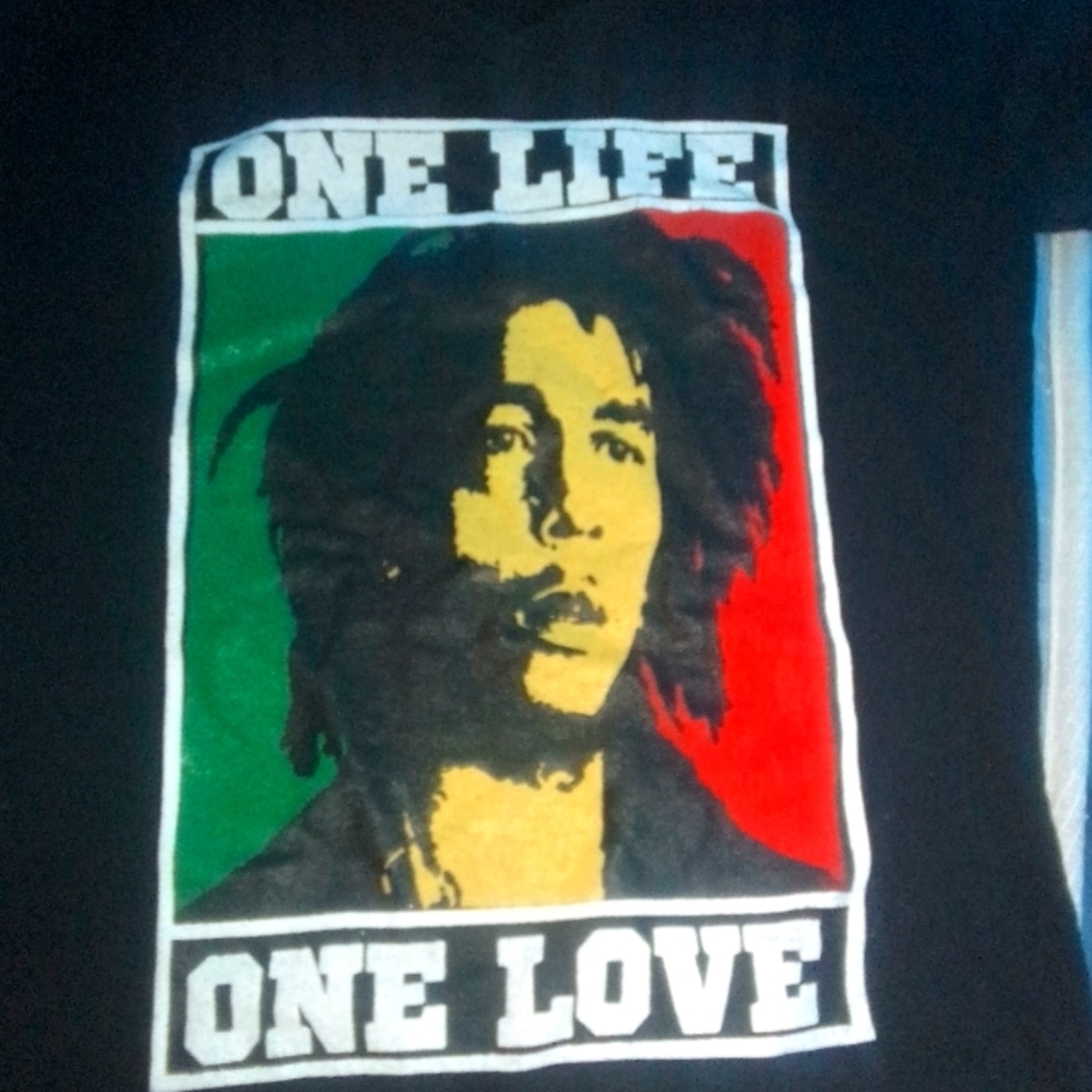 Bob Marley graphic v-neck tee. Size small in ladies.